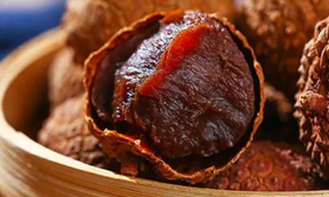 Loại quả Việt vỏ "xù xì", bên trong mọng ngọt, được ví bổ dưỡng chẳng kém nhân sâm, tổ yến