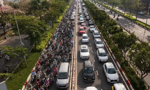 Ùn ứ cục bộ tại vòng xoay Điện Biên Phủ sáng đầu tuần