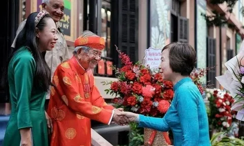 Người đi qua trăm năm với văn hóa, lịch sử Việt