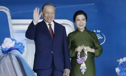 Tổng Bí thư, Chủ tịch nước và Phu nhân lên đường thăm cấp Nhà nước Singapore