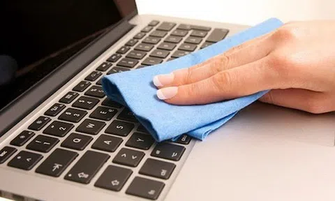 Vệ sinh bàn phím laptop rất đơn giản nhưng nhiều người bỏ qua công đoạn này dễ gây hỏng thiết bị