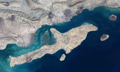 Mỹ tấn công các mục tiêu quân sự của Iran