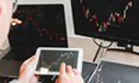 VN-Index quanh 1.900 điểm: Nhà đầu tư nên làm gì?