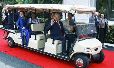 Tổng thống Philippines lái xe điện chở Tổng Bí thư, Chủ tịch nước sau lễ đón