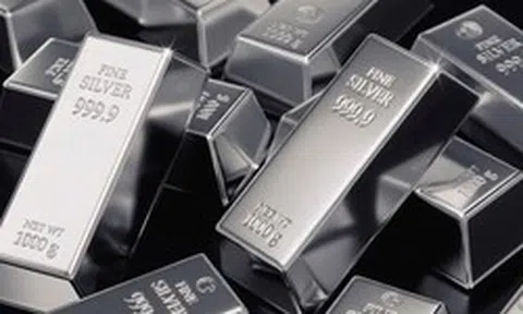Một tổ chức "xả" hàng chục tấn bạc chỉ trong một ngày