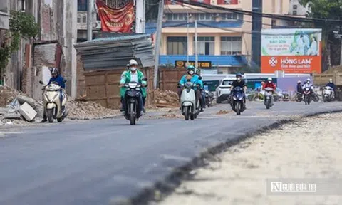 Hà Nội: Đoạn đường Hoàng Cầu - Voi Phục bắt đầu được thảm nhựa