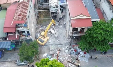 Khẩn cấp phá dỡ 2 ngôi nhà sau sự cố đào móng công trình ở Bắc Ninh