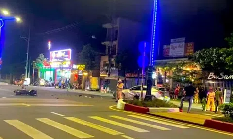 Nam thanh niên đi xe máy tốc độ cao, tông vào ôtô tử vong