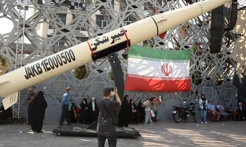 Iran tấn công Israel, phá vỡ lệnh ngừng bắn mong manh