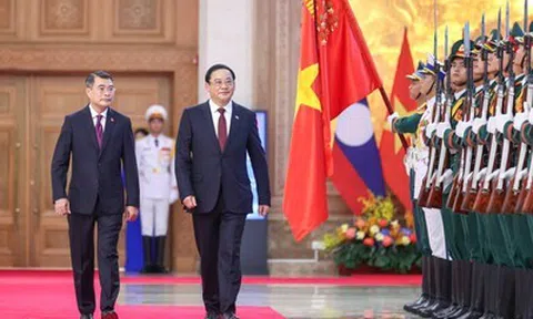 Thủ tướng Lê Minh Hưng chủ trì lễ đón chính thức Thủ tướng CHDCND Lào