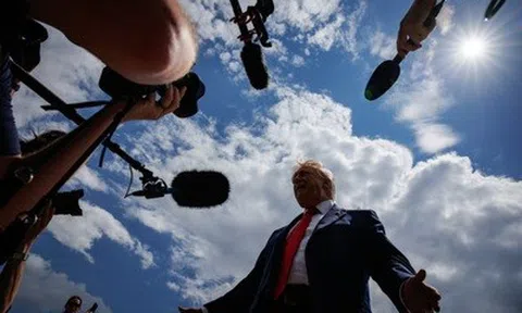 Ông Trump yêu cầu Iran và Israel ngừng "nổ súng" khi lệnh ngừng bắn đổ vỡ