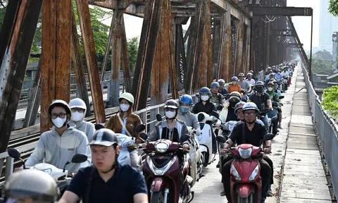 Hà Nội dự kiến chỉ hỗ trợ người nghèo chuyển đổi xe xăng sang điện