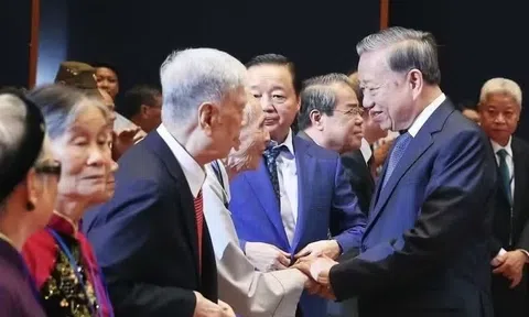 Tặng quà cho hơn 1,56 triệu người có công dịp 79 năm ngày Thương binh - Liệt sĩ