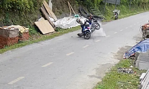 Đá lở từ vách núi ở Cao Bằng, rơi trúng người đi xe máy