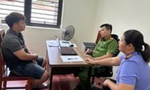 Nam thanh niên lái ô tô tông thẳng cảnh sát giao thông khi bị kiểm tra nồng độ cồn