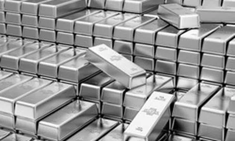 Quỹ bạc lớn nhất thế giới tiếp tục “xả hàng”, bán ròng hơn 58 tấn chỉ trong một tuần