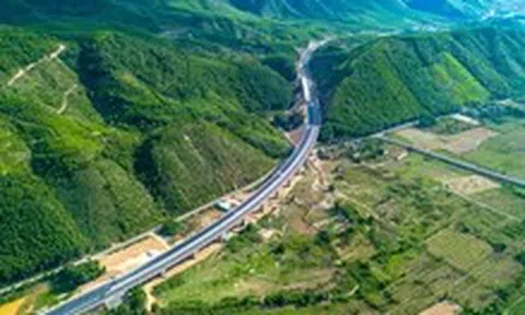 Diện mạo cao tốc La Sơn - Hòa Liên 4 làn xe gần đến ngày về đích