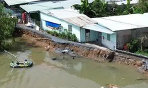 Sạt lở bờ sông, cắt đứt hoàn toàn tuyến đường nhựa hơn 5,6 tỉ đồng ở Đồng Tháp