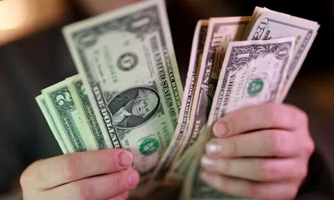 Giá USD tự do tăng vọt
