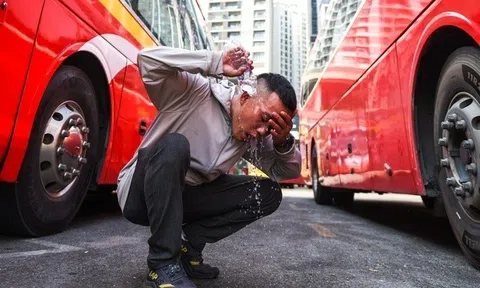 Bắc Bộ nắng nóng gay gắt, TP.HCM mưa rào và dông