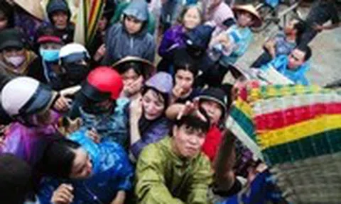 Chuyện chưa kể sau trang báo - Kỳ 3: Vào tâm bão lũ khủng khiếp