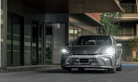 Khách Việt hết cơ hội mua Toyota Camry phiên bản giá rẻ