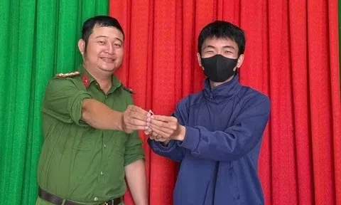 Người đàn ông đánh rơi nhẫn kim cương gần 100 triệu đồng tại siêu thị
