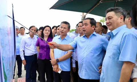 Bí thư Hà Nội kiểm tra tiến độ thi công 3 dự án giao thông trọng điểm