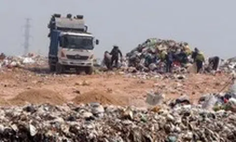 Doanh nghiệp 'dọa' đóng cửa bãi rác, tỉnh họp khẩn ngày chủ nhật