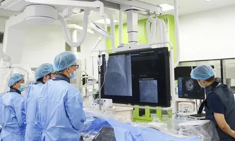 Đêm trắng giành giật sự sống cho người bệnh ở Bệnh viện Bạch Mai cơ sở Ninh Bình
