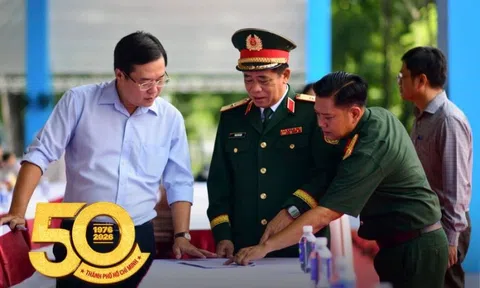 Lãnh đạo TP.HCM tổng duyệt Lễ kỷ niệm 50 năm thành phố mang tên Bác