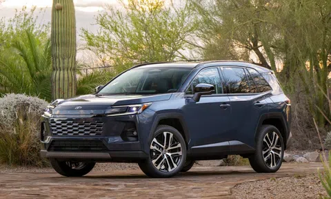 Doanh số toàn cầu của Toyota giảm tháng thứ tư liên tiếp