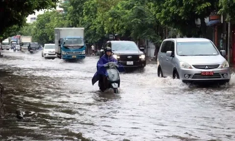 Bắc Bộ mưa lớn, dự báo áp thấp nhiệt đới trên Biển Đông