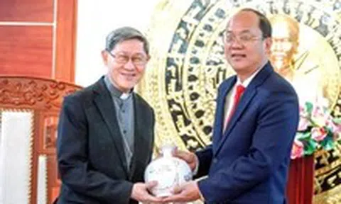 Đức Hồng y Luis Antonio Gokim Tagle gặp lãnh đạo Cà Mau trước lễ tuyên Chân phước linh mục Trương Bửu Diệp
