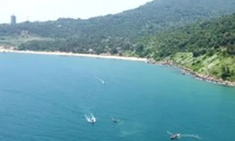 Quên gài khóa an toàn khiến du khách rơi khỏi dù lượn, tử vong: Phi công và công ty bồi thường bao nhiêu?