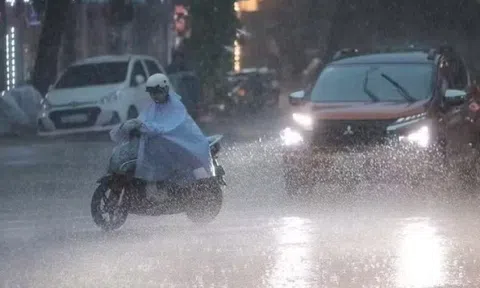 Cảnh báo mưa dông kèm lốc sét, mưa đá tại Hà Nội