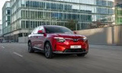 Chủ xe “sướng” khi đi VinFast VF 8 Eco: Xuyên Việt không tốn nhiên liệu, ngườilớn tuổi không còn say xe