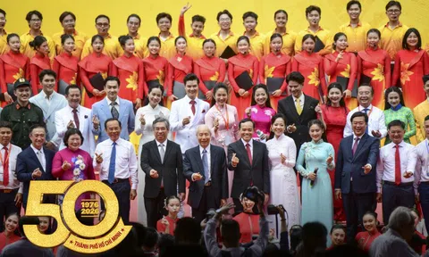 Toàn cảnh Lễ kỷ niệm 50 năm TP.HCM mang tên Bác
