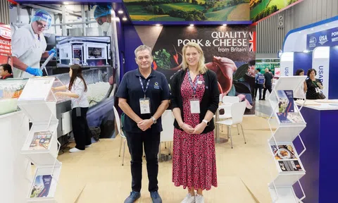 Từ trang trại đến bàn ăn: Thịt lợn Anh chinh phục thị trường Việt bằng tiêu chuẩn phúc lợi
