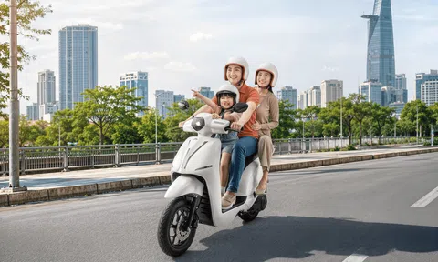 Ra mắt xe máy điện ERA: Sạc 2 tiếng đi tới 200km, pin 50L gây chú ý thị trường