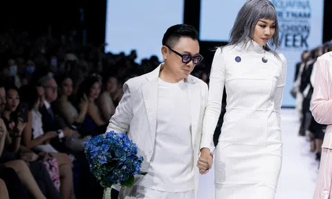 Thanh Hằng làm vedette show diễn của NTK Công Trí, thần thái kiêu sa, sắc lạnh thu hút mọi ánh nhìn