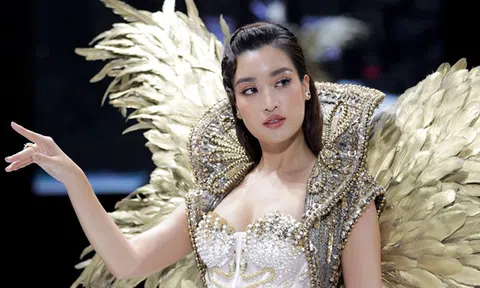 Hoa hậu Đỗ Mỹ Linh diện trang phục 40kg làm vedette