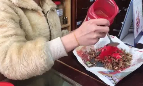 Thường xuyên xông nhà bằng dược liệu trôi nổi, một người đàn ông“giáp mặt thần chết”