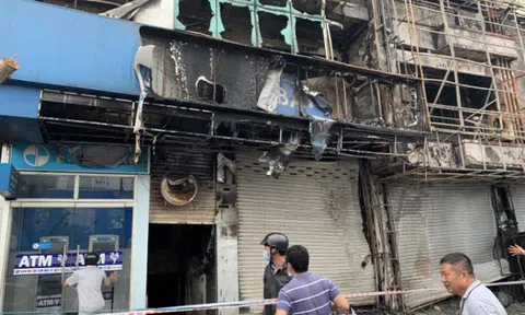 TP.HCM: Hỏa hoạn thiêu rụi chi nhánh ngân hàng và cửa hàng nệm