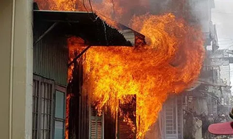 Bắt khẩn cấp đối tượng phóng hỏa đốt hàng xóm