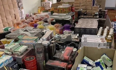 Khám kho hàng mỹ phẩm, gia dụng, phát hiện gần 3.000 sản phẩm nhập lậu