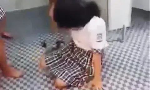 Tây Ninh: Nữ sinh lớp 7 bị đánh hội đồng