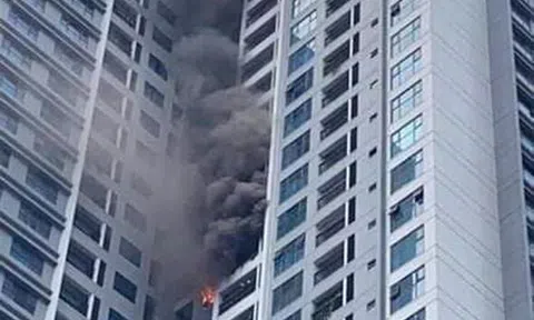 Cháy dữ dội căn hộ tầng 29 chung cư Goldmark City, cư dân hốt hoảng tháo chạy