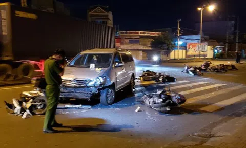 Lời khai hé lộ nguyên nhân tài xế ô tô tông hàng loạt xe máy ở TP.HCM