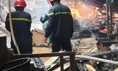 Bà hỏa bao trùm 2 công ty, công nhân bật khóc vì sợ thất nghiệp